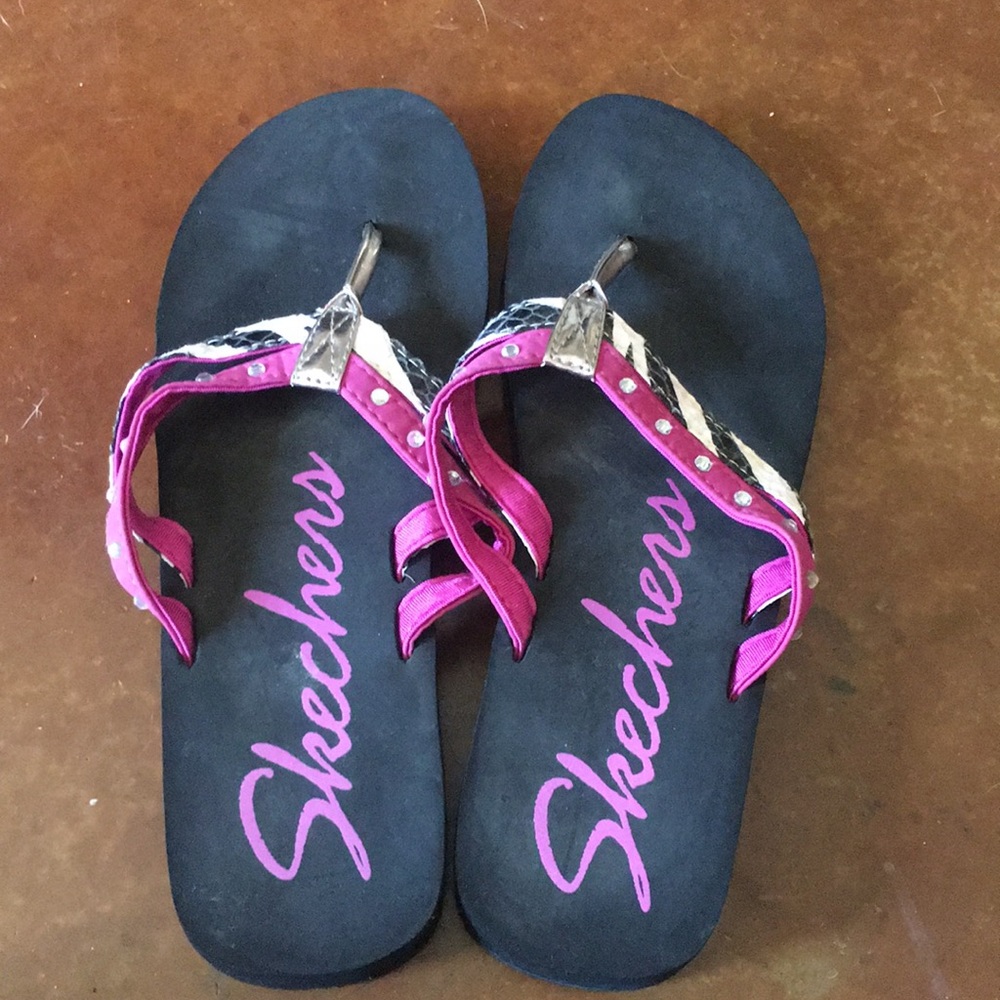 Sketchers flip flops
